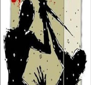 Daulat was beaten with a sharp weapon on Mayaleki by throwing stones at Azadhind Express | दौंडला आझादहिंद एक्सप्रेसवर दगडफेक करुन मायलेकींवर तीक्ष्ण हत्याराने वार Daulat was beaten with a sharp weapon on Mayaleki by throwing stones at Azadhind Express | दौंडला आझादहिंद एक्सप्रेसवर दगडफेक करुन मायलेकींवर तीक्ष्ण हत्याराने वार