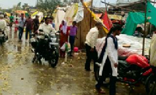 The storm hits the light; Shock to students | वादळाने बत्ती गूल; विद्यार्थ्यांना शॉक The storm hits the light; Shock to students | वादळाने बत्ती गूल; विद्यार्थ्यांना शॉक