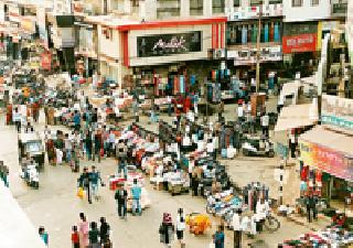 In the possession of Sitabuldie Main Road Hawkers | सीताबर्डी मेन रोड हॉकर्सच्या ताब्यात