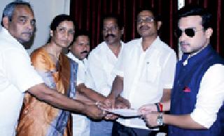 Bachchuland Shaha's fourth memorial commemorating | बख्तबुलंद शाहा यांचे पूर्णाकृती स्मारक उभारा