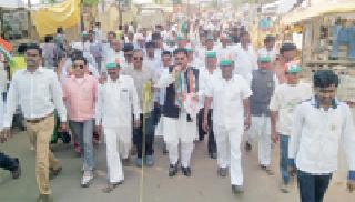 Congress on the issue of farmers' front at Desaiganj | शेतकऱ्यांच्या प्रश्नांवर काँग्रेसतर्फे देसाईगंज येथे मोर्चा