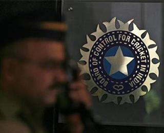 The Supreme Court has blamed the BCCI for objecting to Lodha Committee's recommendations | लोढा समितीच्या शिफारशींवर आक्षेप घेतल्याने सर्वोच्च न्यायालयाने बीसीसीआयला फटकारले The Supreme Court has blamed the BCCI for objecting to Lodha Committee's recommendations | लोढा समितीच्या शिफारशींवर आक्षेप घेतल्याने सर्वोच्च न्यायालयाने बीसीसीआयला फटकारले