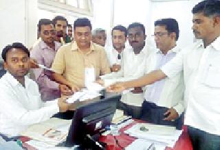 Farmers' letters to Chief Justices | मुख्य न्यायाधीशांना शेतकऱ्यांचे पत्र Farmers' letters to Chief Justices | मुख्य न्यायाधीशांना शेतकऱ्यांचे पत्र