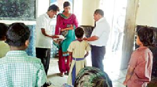 Ashramshala zoomed out of ignorance of students The president, the education officer shook | आश्रमशाळा विद्यार्थ्यांचे अज्ञान पाहून जि.प. अध्यक्ष, शिक्षणाधिकारी हादरले