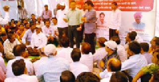 Work on the Gram Sevak on the assurance of administrative action | प्रशासकीय कारवाईच्या आश्वासनावर ग्रामसेवक कामावर Work on the Gram Sevak on the assurance of administrative action | प्रशासकीय कारवाईच्या आश्वासनावर ग्रामसेवक कामावर