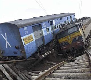 Due to the misdeed of 204 railway accident personnel of 292 employees | २९२ पैकी २०४ रेल्वे अपघात रेल्वे कर्मचा-यांच्या चूकीमुळे Due to the misdeed of 204 railway accident personnel of 292 employees | २९२ पैकी २०४ रेल्वे अपघात रेल्वे कर्मचा-यांच्या चूकीमुळे