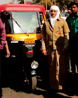 She stooped for the education of children, customized the framework of tradition | मुलांच्या शिक्षणासाठी तिने झुगारली रुढी, परंपरेची चौकट