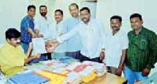 Help the damaged farmers with a sum of 50 thousand rupees per hectare | नुकसानग्रस्त शेतकऱ्यांना हेक्टरी ५० हजार रुपयांची मदत द्या Help the damaged farmers with a sum of 50 thousand rupees per hectare | नुकसानग्रस्त शेतकऱ्यांना हेक्टरी ५० हजार रुपयांची मदत द्या