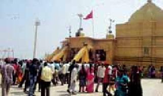 Jugaad yatra allot crowd ... | जुगाद यात्रेत अलोट गर्दी...