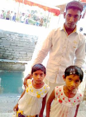 The lives of two little girls who read the incident at the event | गृहरक्षकाच्या प्रसंगावधानाने वाचले दोन चिमुकल्यांचे प्राण