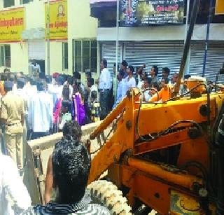 Hammer at the unauthorized school | अनधिकृत शाळेवर अखेर हातोडा