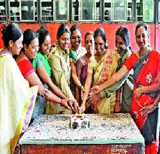 Gaurav of Junk Police Station in the city | शहरात स्त्रीशक्तीचा जागर पोलीस ठाण्यातर्फे गौरव Gaurav of Junk Police Station in the city | शहरात स्त्रीशक्तीचा जागर पोलीस ठाण्यातर्फे गौरव