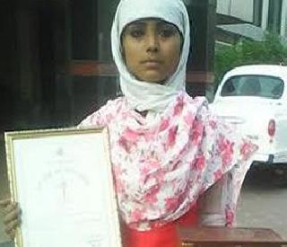 Muslim girls get rid of Hindu girl kidnappers | मुस्लिम मुलीने हिंदू मुलीची अपहरणकर्त्यांच्या तावडीतून केली सुटका Muslim girls get rid of Hindu girl kidnappers | मुस्लिम मुलीने हिंदू मुलीची अपहरणकर्त्यांच्या तावडीतून केली सुटका