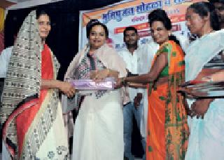 Make the district declare drought | जिल्हा दुष्काळग्रस्त घोषित करा Make the district declare drought | जिल्हा दुष्काळग्रस्त घोषित करा