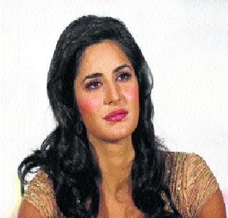 ... and Katrina pressurized journalists | ...अन् कतरिना पत्रकारांवर भडकली ... and Katrina pressurized journalists | ...अन् कतरिना पत्रकारांवर भडकली