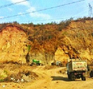Illegal soil exploration near Khopoli | खोपोलीजवळ अवैध माती उत्खनन