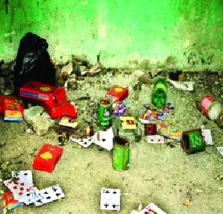 Girdulas' basement of government land in Panvel | पनवेलमध्ये सरकारी जागेत गर्दुल्ल्यांचे अड्डे