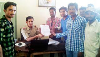 Gore Sena activists clashed with Digras Thane | दिग्रस ठाण्यावर धडकले गोर सेनेचे कार्यकर्ते