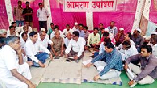 The administration softened due to hunger | उपोषणामुळे प्रशासन नरमले The administration softened due to hunger | उपोषणामुळे प्रशासन नरमले