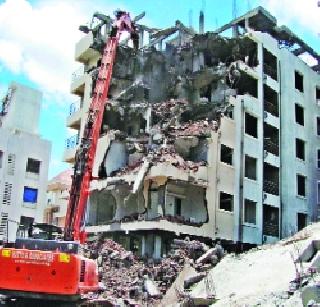 ... and escape from home escape | ... अन् घर पाडायची टळली पीडा ... and escape from home escape | ... अन् घर पाडायची टळली पीडा