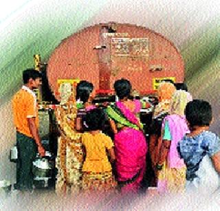 Tanker tours increased by four thousand rupees | टँकर फेऱ्या चार हजारांनी वाढल्या Tanker tours increased by four thousand rupees | टँकर फेऱ्या चार हजारांनी वाढल्या