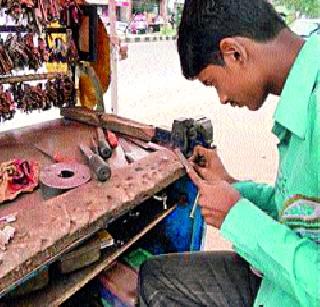 Due to lack of check, | तपासाअभावी वाहनचोर मोकाटच Due to lack of check, | तपासाअभावी वाहनचोर मोकाटच