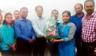 Neelam Pethay passes the judge's judicial examination | नीलम पेठेने केली न्यायाधीशाची परीक्षा उत्तीर्ण Neelam Pethay passes the judge's judicial examination | नीलम पेठेने केली न्यायाधीशाची परीक्षा उत्तीर्ण