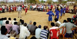Women's trumpet kabaddi | महिलांनी फुंकले कबड्डीचे रणशिंग