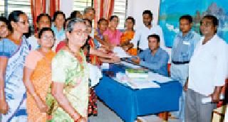 Ban on Manu Smriti's light | मनुस्मृतीच्या प्रकाशनावर बंदी आणा Ban on Manu Smriti's light | मनुस्मृतीच्या प्रकाशनावर बंदी आणा