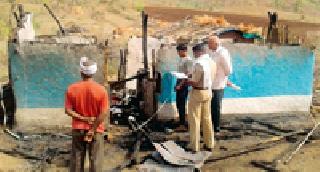 Tribal women stopped by Agniandav | आदिवासी महिलांनी रोखले अग्नितांडव Tribal women stopped by Agniandav | आदिवासी महिलांनी रोखले अग्नितांडव