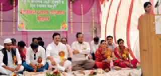 The people went to the school to make the school | लोकसहभागातून मलपुरी शाळा झाली डिजीटल