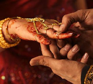 Allegations of alcoholism have been changed in the marriage tent, the bride has changed | विवाह मंडपात मद्यपी नवरदेवाचा तमाशा, वधू बदलल्याचा केला आरोप Allegations of alcoholism have been changed in the marriage tent, the bride has changed | विवाह मंडपात मद्यपी नवरदेवाचा तमाशा, वधू बदलल्याचा केला आरोप