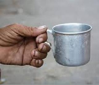 Begging on the army of Azad Hind Sena | आझाद हिंद सेनेच्या सैनिकावर भीक मागण्याची पाळी Begging on the army of Azad Hind Sena | आझाद हिंद सेनेच्या सैनिकावर भीक मागण्याची पाळी