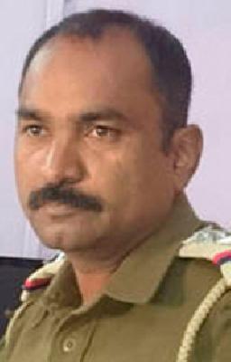 The villagers of the villagers of Thane! | ठाणेदाराने आवळल्या गावनेत्यांच्या मुसक्या !