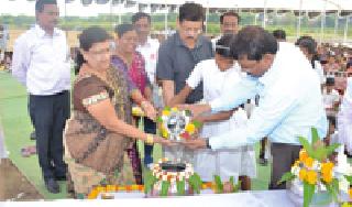 Make water save itself from the beginning | पाणी बचतीची सुरूवात स्वत:पासून करा Make water save itself from the beginning | पाणी बचतीची सुरूवात स्वत:पासून करा