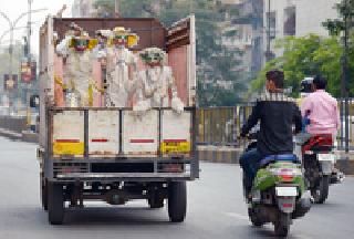 Lion ride? : | शेर की सवारी ? : Lion ride? : | शेर की सवारी ? :