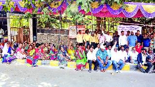 Cleaning workers | सफाई कामगारांचे धरणे