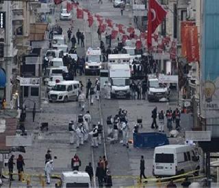 Suicide attack in Istanbul kills 5 people | इस्तंबूलमध्ये आत्मघाती हल्ल्यात 5 जणांचा मृत्यू Suicide attack in Istanbul kills 5 people | इस्तंबूलमध्ये आत्मघाती हल्ल्यात 5 जणांचा मृत्यू