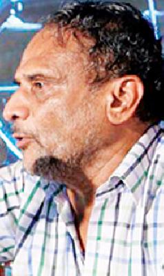 Farmers lose their development | शेतकरी आत्महत्या विकासाचा पराभव