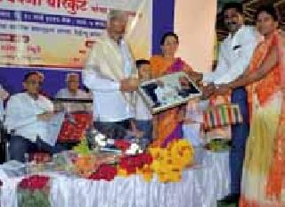 The thoughts of Shahu-Phule-Ambedkar give direction to society | शाहू-फुले-आंबेडकर यांचे विचार समाजाला दिशा देणारे The thoughts of Shahu-Phule-Ambedkar give direction to society | शाहू-फुले-आंबेडकर यांचे विचार समाजाला दिशा देणारे