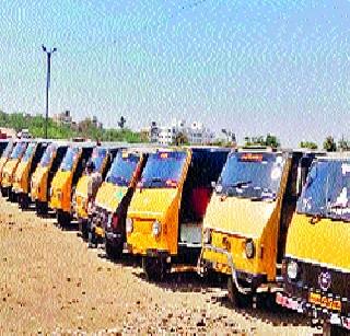 Illegal traffic on the Pune-Solapur highway | पुणे-सोलापूर महामार्गावर अवैध वाहतूक