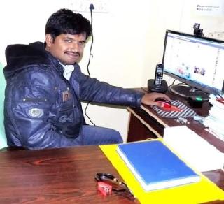 Chhattisgarh's journalist arrested by whistle-attacking police on WhatsApp | व्हॉट्सअॅपवर पोलिसाविरोधात मेसेज टाकल्याने छत्तीसगडमध्ये पत्रकाराला अटक