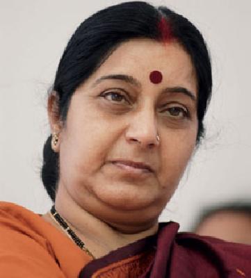 Efforts to rescue Father Tom: Sushma Swaraj | फादर टॉम यांच्या सुटकेसाठी प्रयत्न - सुषमा स्वराज