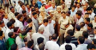 Rada from Katyal to Bhumibhujan | भूमिपूजनावरून काटोलमध्ये राडा Rada from Katyal to Bhumibhujan | भूमिपूजनावरून काटोलमध्ये राडा