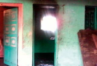 Flood of two houses, four lakhs loss | सुकळीत दोन घरांना आग, चार लाखांचे नुकसान Flood of two houses, four lakhs loss | सुकळीत दोन घरांना आग, चार लाखांचे नुकसान