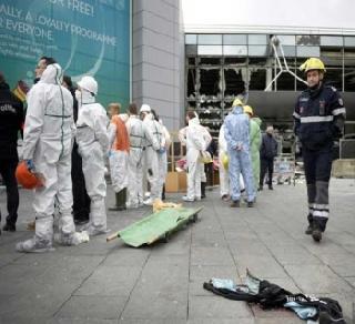 Three arrested in connection with Brussels attack | ब्रसेल्स हल्ल्याप्रकरणी अजून तिघांना अटक Three arrested in connection with Brussels attack | ब्रसेल्स हल्ल्याप्रकरणी अजून तिघांना अटक
