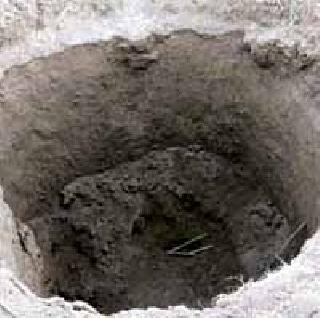 The laborer killed due to collapsing in the well | विहिरीत दरड कोसळल्याने मजूर ठार