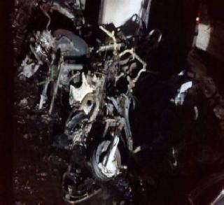 Burnt burns in Pune, 2 cars, 15 bikes burnt | पुण्यात जळीतकांड कायम, २ कार, १५ बाईक्स जाळल्या Burnt burns in Pune, 2 cars, 15 bikes burnt | पुण्यात जळीतकांड कायम, २ कार, १५ बाईक्स जाळल्या