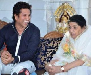 Lata Mangeshkar upset with Sachin and Kohli | सचिन आणि कोहलीच्या तुलनेवर लता मंगेशकर नाराज Lata Mangeshkar upset with Sachin and Kohli | सचिन आणि कोहलीच्या तुलनेवर लता मंगेशकर नाराज