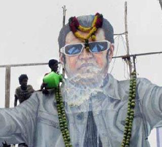 Rajinikanth poster does not want to be milked - the court convicts fans | रजनीकांतच्या पोस्टरवर दुग्धाभिषेक नको - कोर्टाने चाहत्यांना खडसावले Rajinikanth poster does not want to be milked - the court convicts fans | रजनीकांतच्या पोस्टरवर दुग्धाभिषेक नको - कोर्टाने चाहत्यांना खडसावले